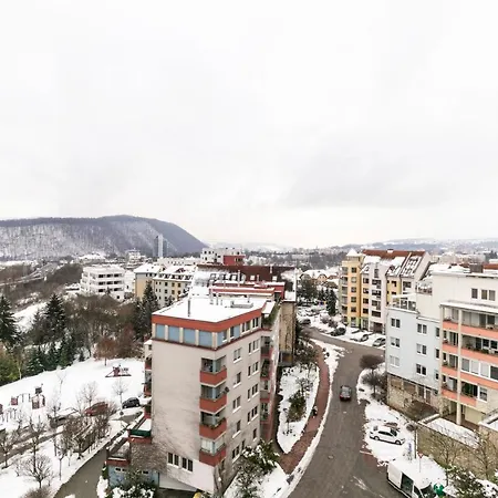 Apartamento Alure Residences 3 & 24h Self Check-in, Parking In The Garage In The Building Included, New Building, Terrace, Location With A Forest Park With A Lake, Children's Playground Banská Bystrica