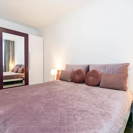 דירה Alure Residences 3 & 24h Self Check-in, Parking In The Garage In The Building Included, New Building, Terrace, Location With A Forest Park With A Lake, Children's Playground *