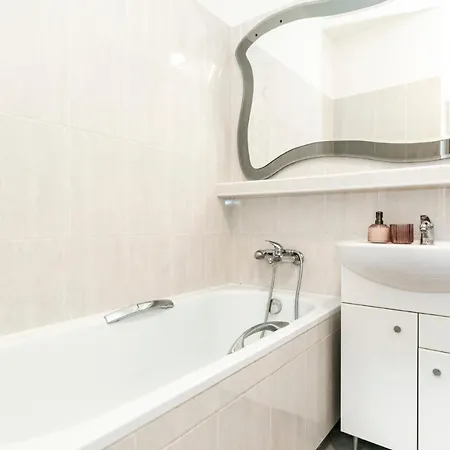 דירה Alure Residences 3 & 24h Self Check-in, Parking In The Garage In The Building Included, New Building, Terrace, Location With A Forest Park With A Lake, Children's Playground באנסקה ביסטריצה