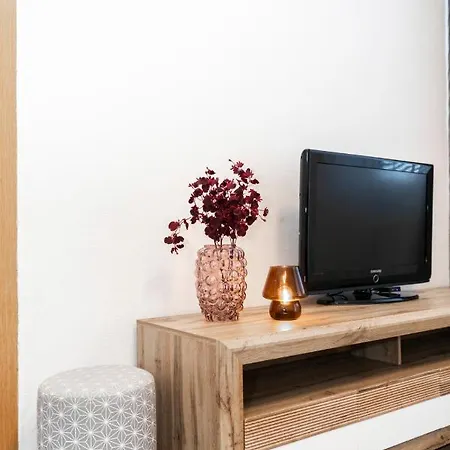 Διαμέρισμα Alure Residences 3 & 24h Self Check-in, Parking In The Garage In The Building Included, New Building, Terrace, Location With A Forest Park With A Lake, Children's Playground