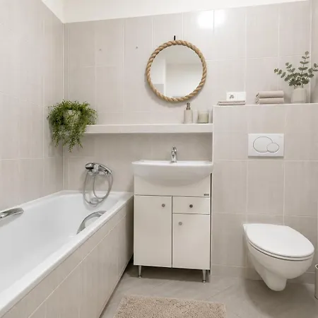 דירה Alure Residences 3 & 24h Self Check-in, Parking In The Garage In The Building Included, New Building, Terrace, Location With A Forest Park With A Lake, Children's Playground *