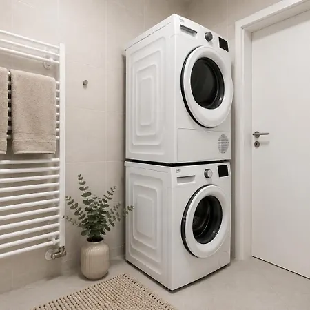 Alure Residences 3 & 24h Self Check-in, Parking In The Garage In The Building Included, New Building, Terrace, Location With A Forest Park With A Lake, Children's Playground * באנסקה ביסטריצה