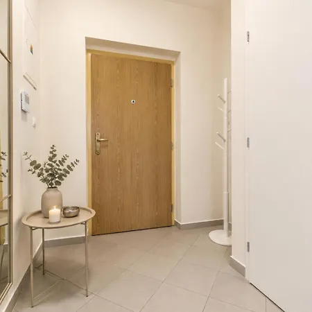 Alure Residences 3 & 24h Self Check-in, Parking In The Garage In The Building Included, New Building, Terrace, Location With A Forest Park With A Lake, Children's Playground דירה *