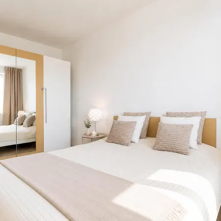 Alure Residences 3 & 24h Self Check-in, Parking In The Garage In The Building Included, New Building, Terrace, Location With A Forest Park With A Lake, Children's Playground * באנסקה ביסטריצה