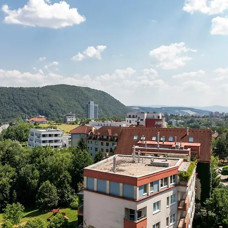 Alure Residences 3 & 24h Self Check-in, Parking In The Garage In The Building Included, New Building, Terrace, Location With A Forest Park With A Lake, Children's Playground * באנסקה ביסטריצה